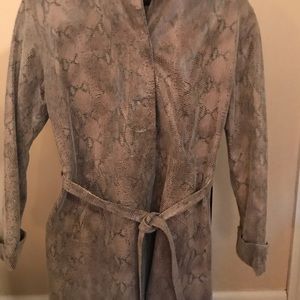 LeatherWorn once. Length 31 long, sleeve 21. multi color black & cream.